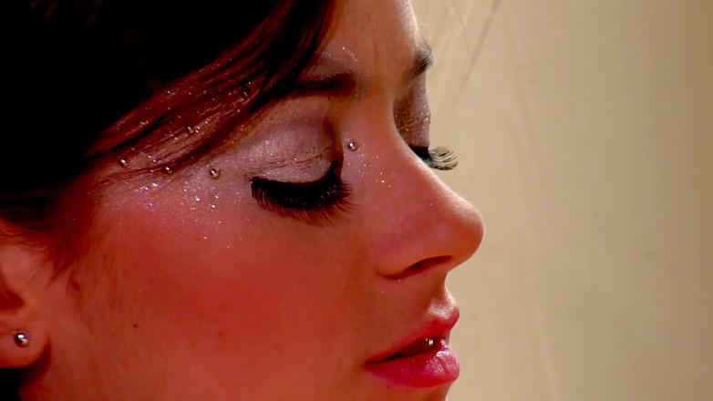 I kissed a girl and I liked it: Taylor Vixen recebe sua buceta comida por uma puta profissional