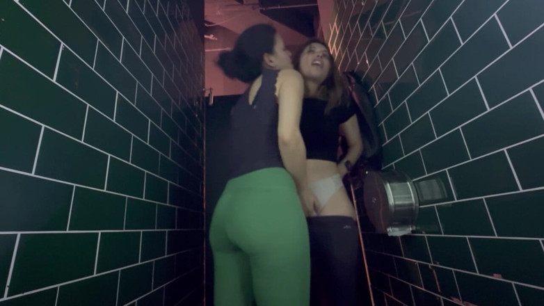 scarlettandc: Mujeres Con Culos Rebotando En Lencería Y Follando