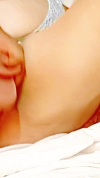 Rich Fuck para Mif de 70 anos, eu coloco um enorme vibrador nela e depois meu pau