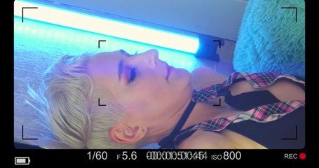 KinkyHome: 4K - banana dal culo alla bocca - estremo