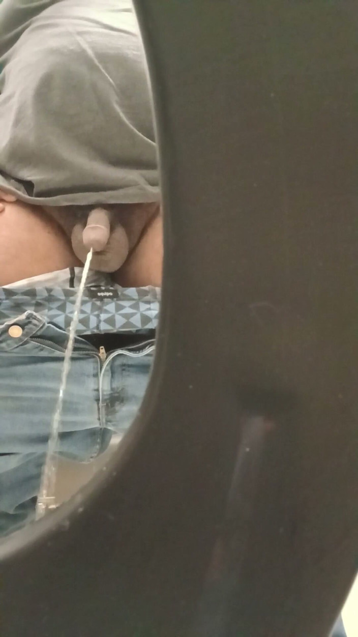 Eddie Venezuela: Black Stepdaddy Pisses and Cums in Public