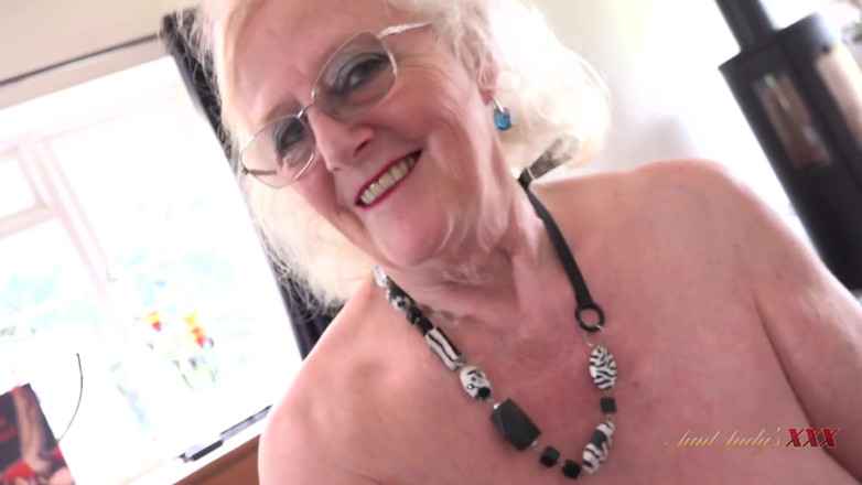 Aunt Judy's XXX: MosterJudysXXX - Kåt mogen puma GILF Fru Claire bjuder in dig...