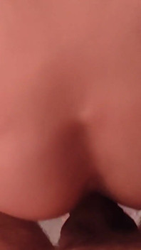 MILF arrapata con vagina pelosa che si muove