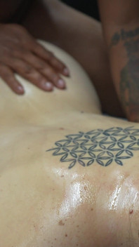 Un bon massage et une bonne baise pour ma belle-mère pute