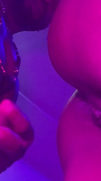 Memek sempit gadis semok kulit hitam ini dientot habis-habisan sama kontol besar pria kulit hitam - close up