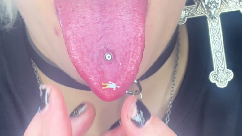 Glitterqueen1999: 2 Tiny Men Snuck Into My Smoothie! Giantess Swallowing