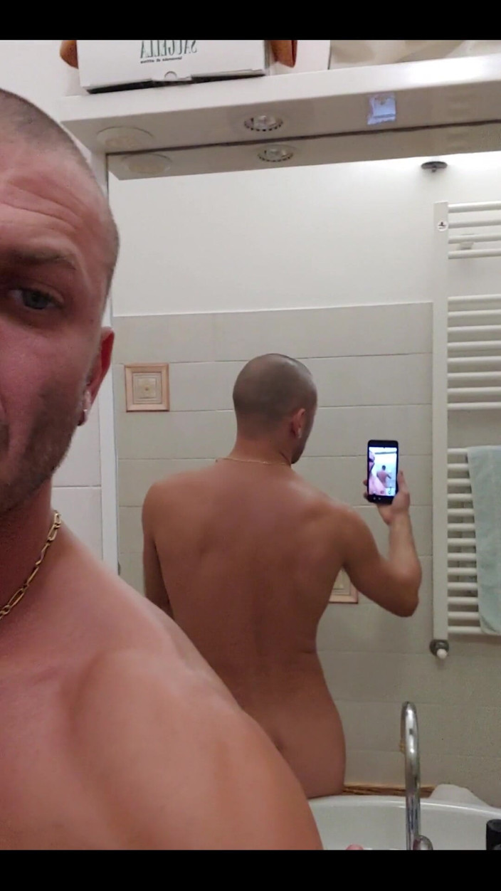 Boy jerking off: Одна в ванной