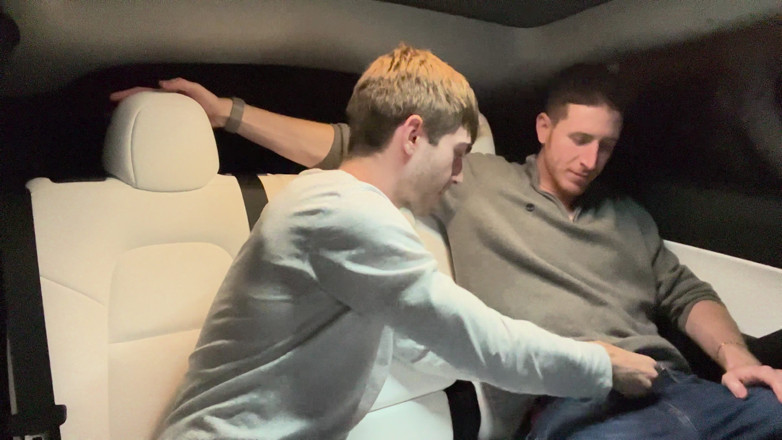 The Step Brothers: Mijn stiefbroer een pijpbeurt geven in de auto
