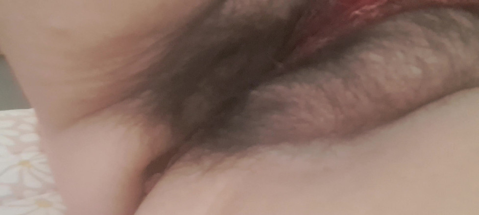 Mommy big hairy pussy: MILF în body care trece peste corp
