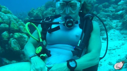 Mistress Pink Pearl: 보네르에서 혼자