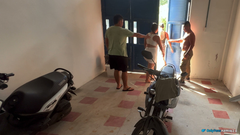 Roxxan: Bellissime latine fanno sesso nel parcheggio delle moto, sesso per...