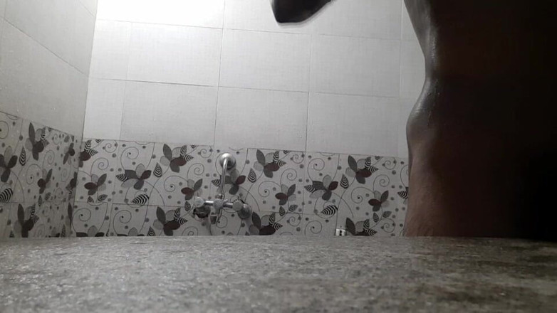 Wheyincognito: Băiat excitat în duș în baie