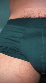 Mužský zadek smrdí a voní jako muž