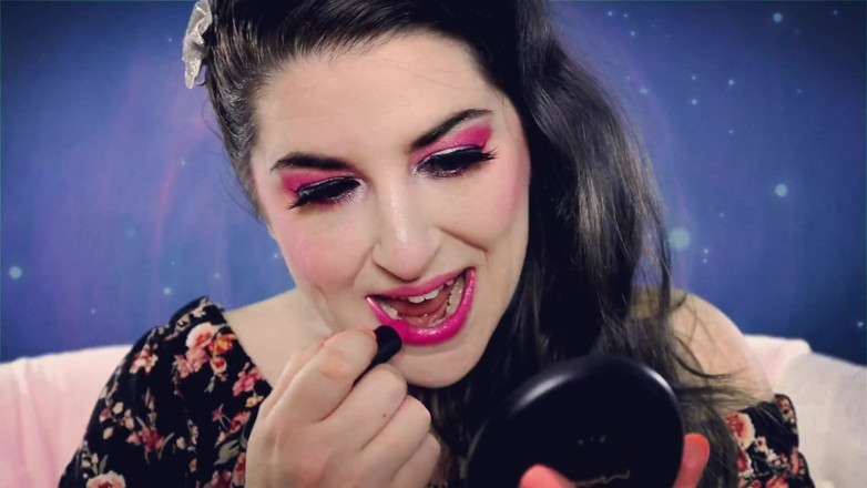 goddessjoules: Rossetto rosa su Bianco bianco su Due e asmr