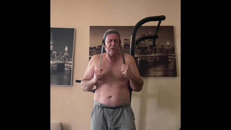 Alex Art: Tělocvična Po Sólové Masturbaci