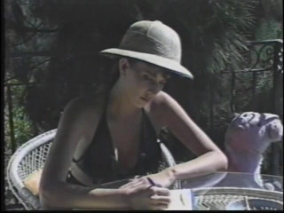 A Lesbian World: Nena sexy monta la cara de sus amigos con su...