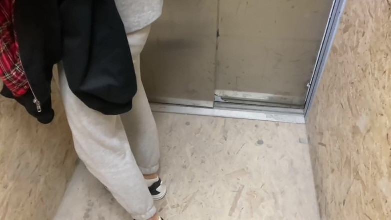 MaybeNatty: Una Studentessa Di 18 Anni Ha Visitato Il Suo Giovane Vicino