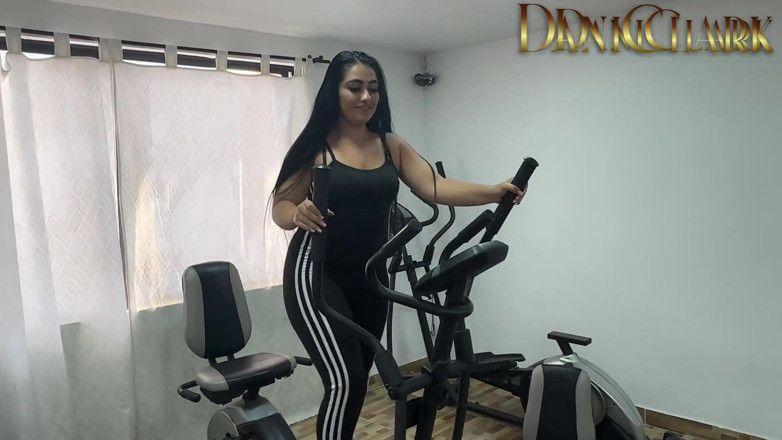 DaniClark: 체육관에서 운동 선수를 따먹는 기술자