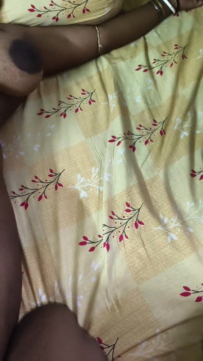 Big Boobs Bhabhi: 단순한 거유 단순한 남편 Ne Maja Leya. 큰 엉덩이 바비