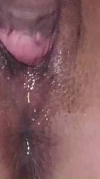 Hot & Horny MILF Using Dildo (250511A)