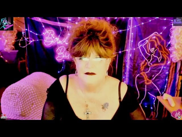 FemmeCheri120: Stripping