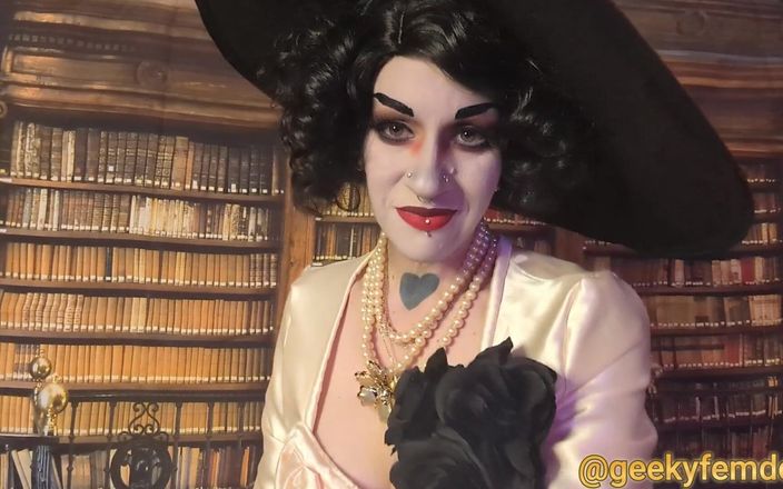 Geeky Femdom: Lady dimitrescu lagi asik camilan