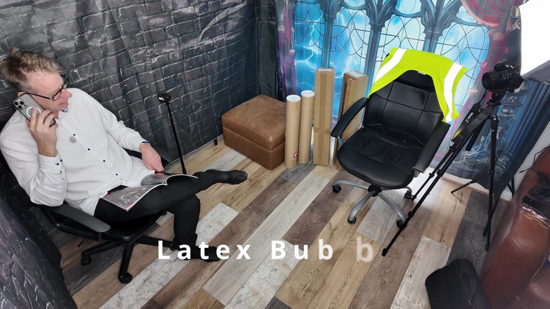 The Izars: Wanita dominan ini dipaksa nyodok dan pantat bosnya pakai stoking