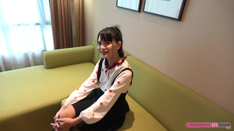 Creampie In Asia: 彼女のオマンコに発射され、私のペニスで押し込まれました