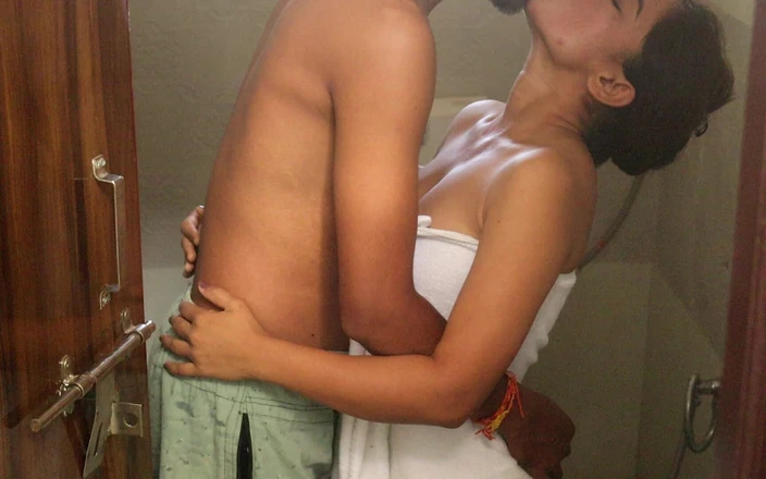 Hindi-Sex: Stunning Indian Beautiful Body Hot Wife and Delicious Pussy in...