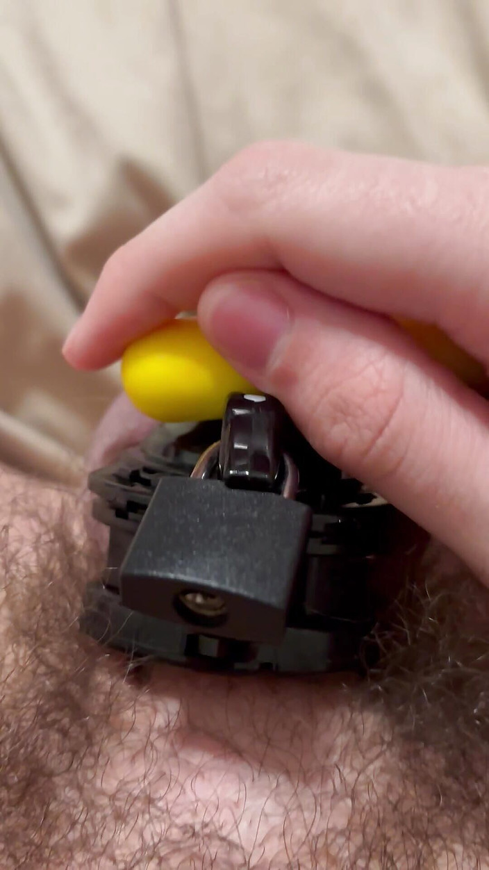 hornytxteen: Desperat att komma i min kyskhetsbur