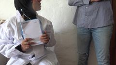 Souzan Halabi: Мужчина страдает эректильной дисфункцией и консультируется с арабским доктором в Париже
