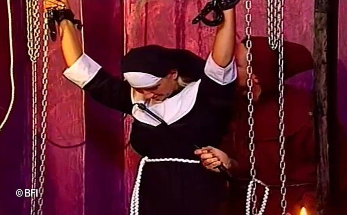 Slave Seks: Давайте трахати цю черницю