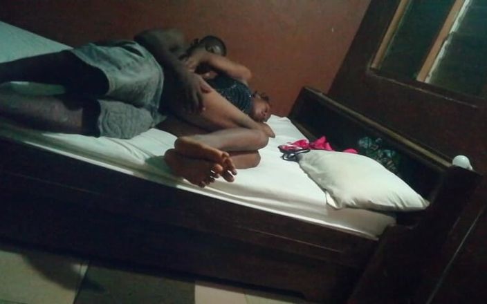Viporn sex bais: 一对非洲夫妇之间的性爱游戏