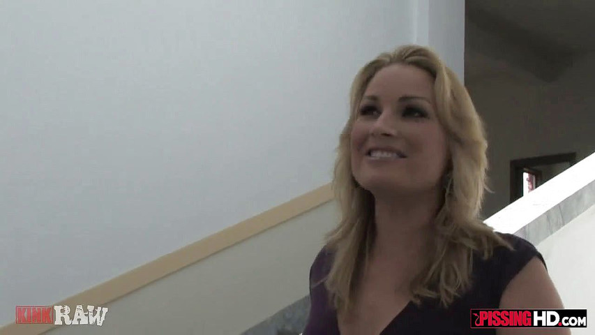 Thick blonde beauty Flower Tucci drinks his pee and sucks his cock (Pissing HD) Thick blonde beauty Flower Tucci drinks his pee and sucks his cock (Pissing HD)