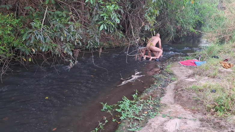 Gabi SweetCouplesStories: Des inconnus se font surprendre en train de baiser à la...