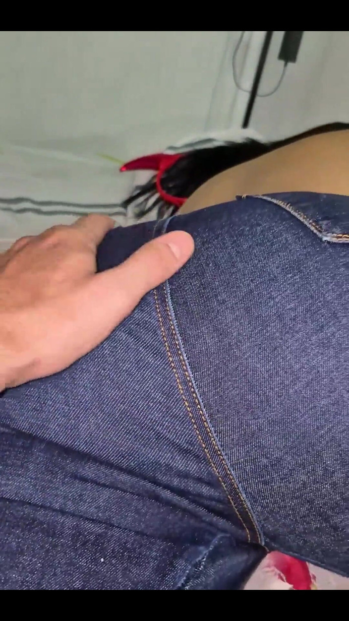 Pikaa6: Mengongkek seorang wanita Venezuelan yang pergi ke Amerika Syarikat untuk...