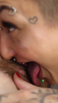 Venus and Caroleta Slurping Pussy Juice!