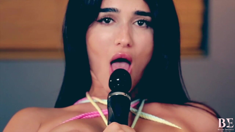 Blush erotica: Solo de masturbação com vibrador, ela me fez sair da...
