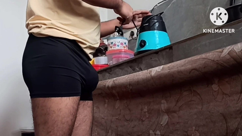 Desi__Panda: Teman straight pertama kali ngentot kontol raksasa dengan celana dalam...