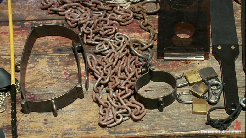 Divine Bitches by Kink: De inútil a digna en cinco dominatrix - episodio 2