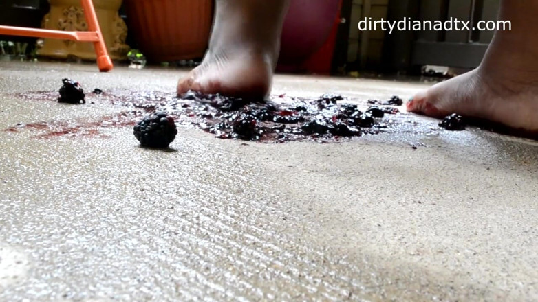 Dirty Diana Fetishes: Fetish menghancurkan buah bahagian 2