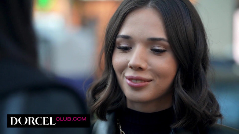 Dorcel Club: Clea Gaultier uwodzi Ewę Sweet