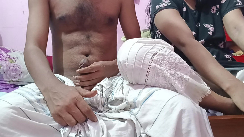 deshivairalvabi: Sexy nevlastní bratroš se vrací domů, když jsem byla sama...