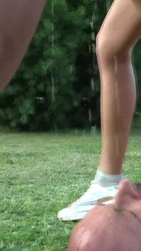Cheerleaders Piss on Their Trainer