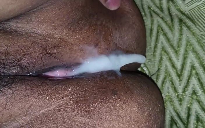 bengalihousewife: Gospodină indiană bengaleză Boudi Suge pula și fute spectacol