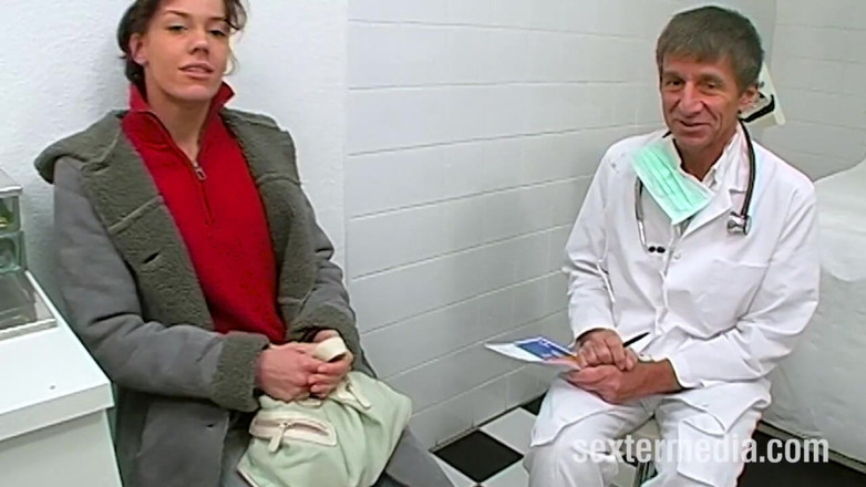 Klink by sextermedia: Teengirl's Pussy Check up com Dr. Dirty