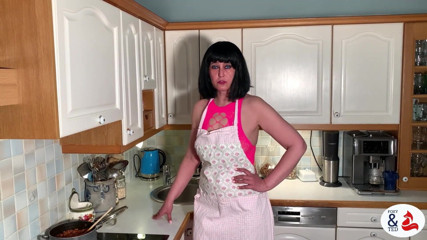 FoxyandTed: Isabella the cook viene scopata in cucina