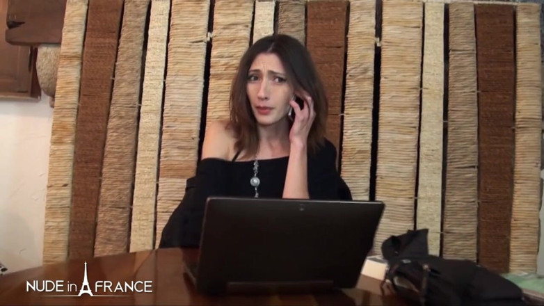 Nude in France: Cewek nakal rambut cokelat toket kecil seksi 30 tahun pantatnya dientot...