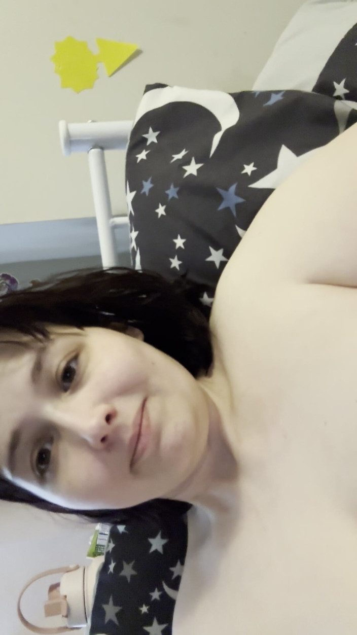 MissChrystalline: Juego de coño (perdone el ángulo horizontal de la cámara)