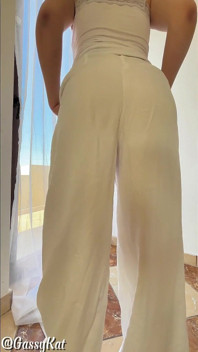 Pantaloni albi bombați pârțuri
